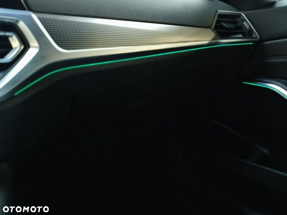 BMW Seria 3 320i M Sport - 36