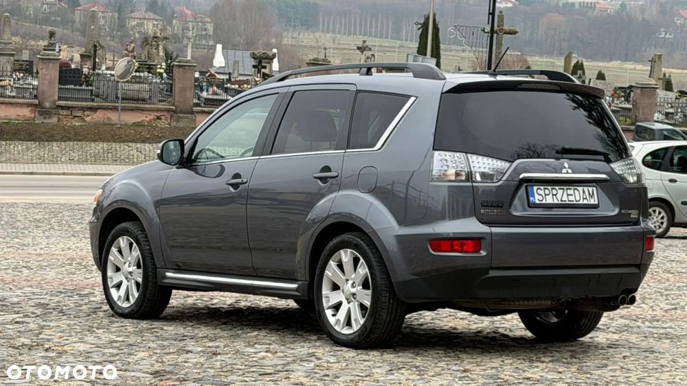 Mitsubishi Outlander - 9