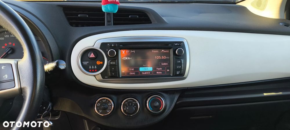 Toyota Yaris 1.0 Sol - 10
