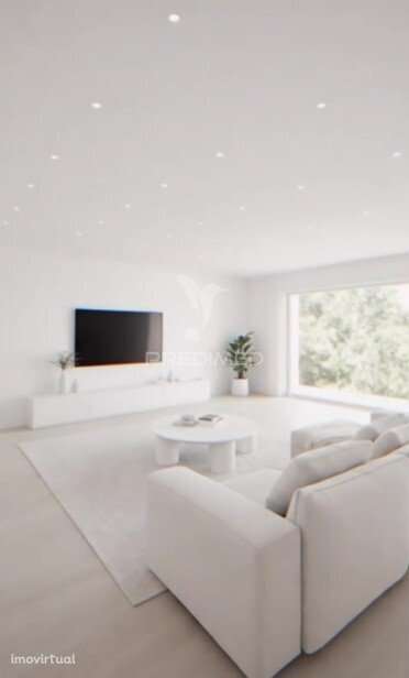 Moradia com Piscina e terreno de 5 mil m2 - Grande imagem: 4/10