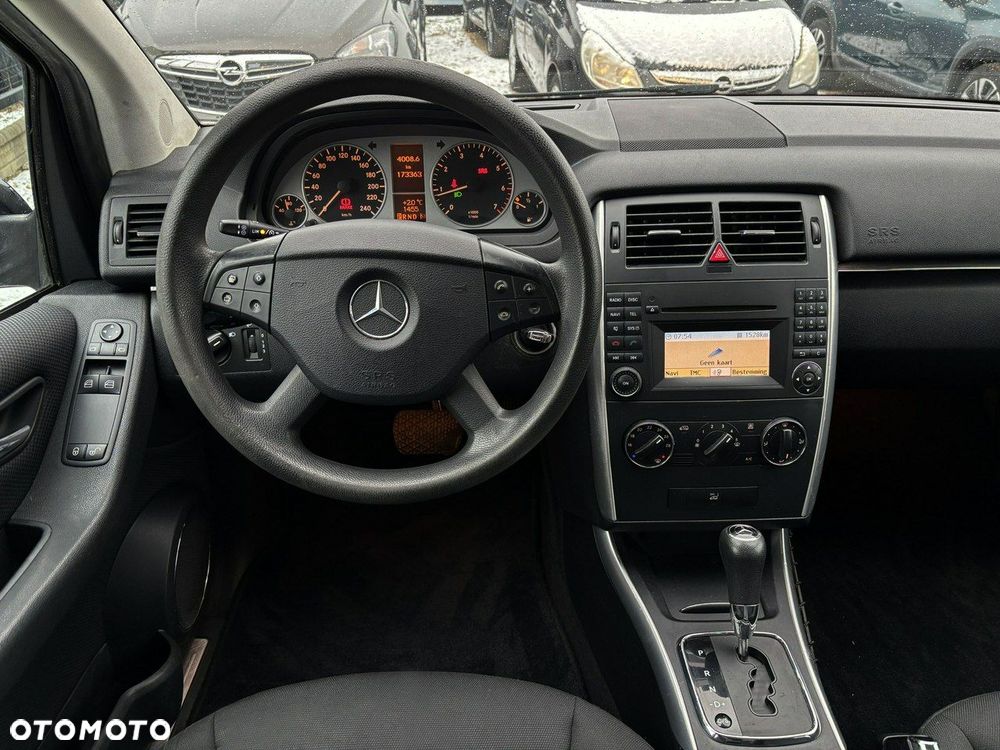 Mercedes-Benz Klasa B 180 Autotronic - 24
