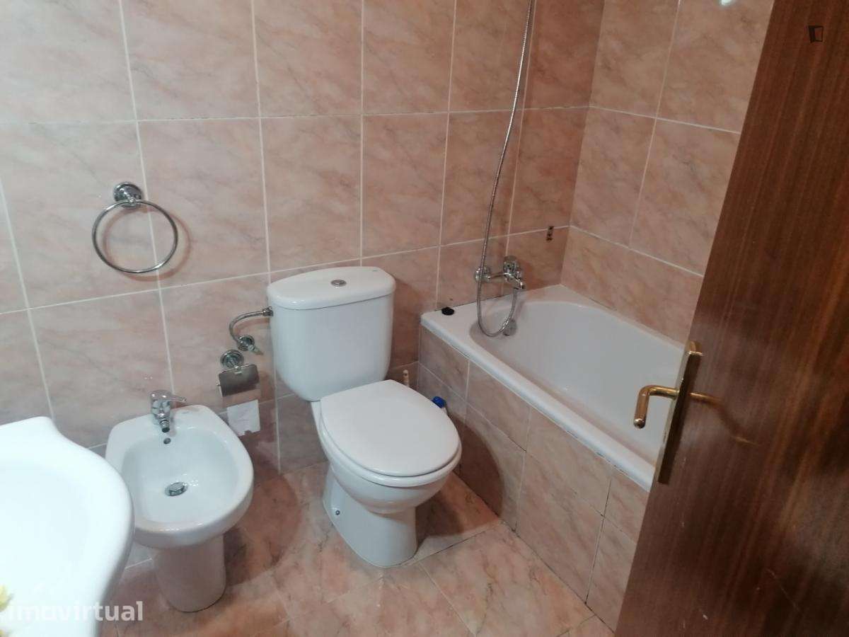Quarto - localizado em Vila nova de gaia - Grande imagem: 4/25