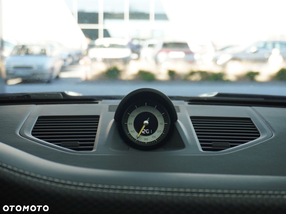 Porsche 911 GT3 Touring PDK - 28