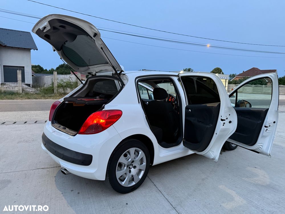 Peugeot 207 1.6HDI Feline - 13