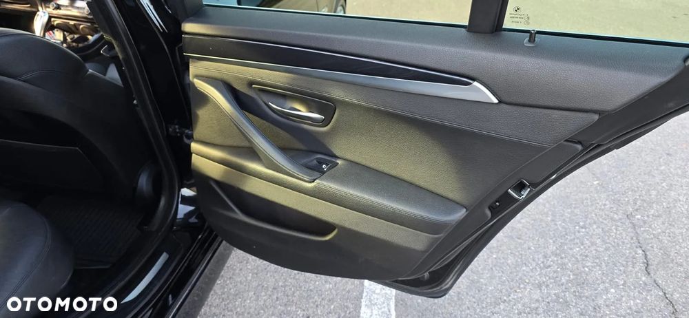 BMW Seria 5 520d xDrive - 33