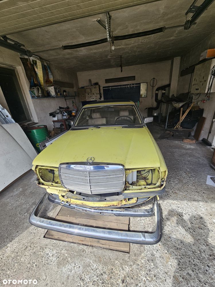 Mercedes-Benz W123 - 1