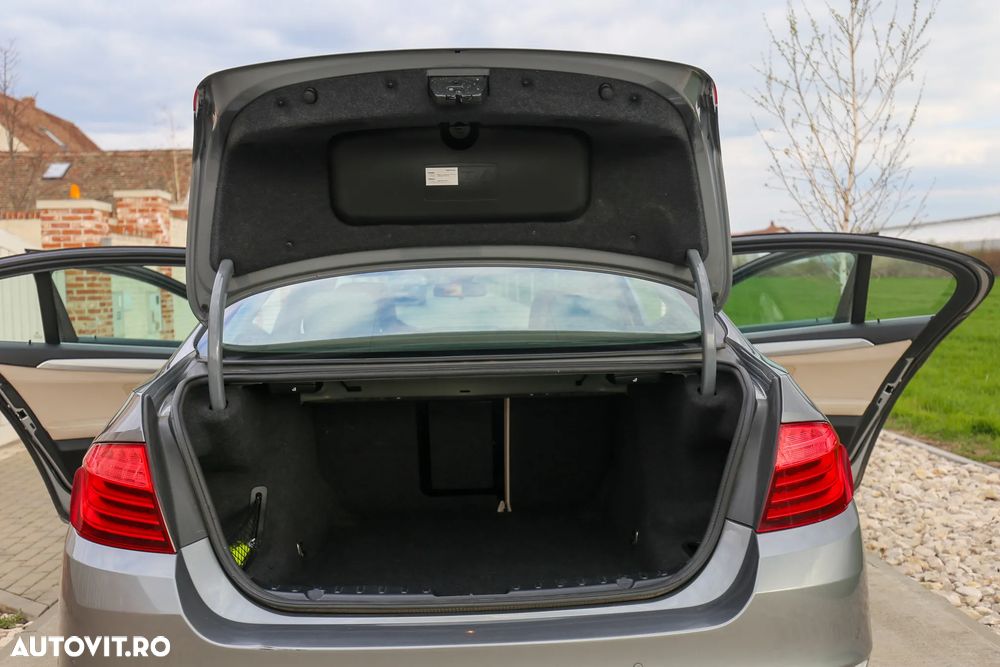 BMW Seria 5 525d Aut. - 11