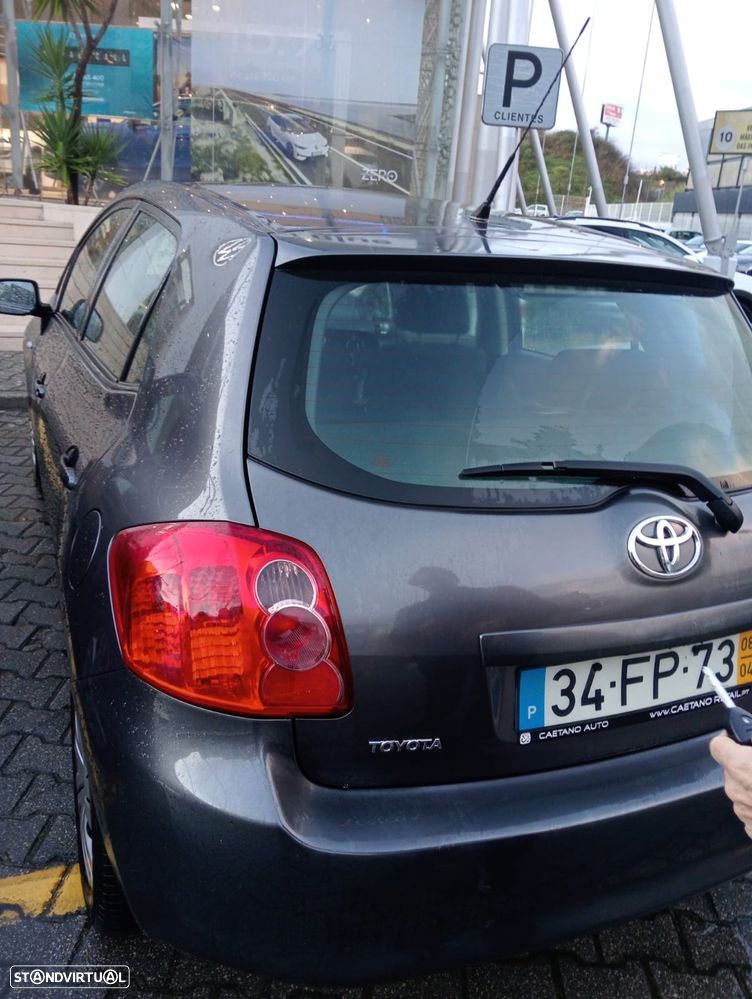 Toyota Auris 1.4 D-4D - 5