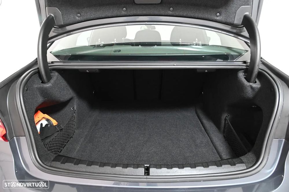 BMW 318 d Auto - 10