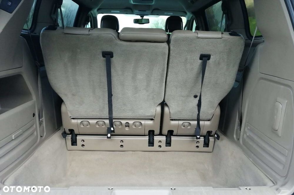 Chrysler Town & Country 3.6 Limited - 8