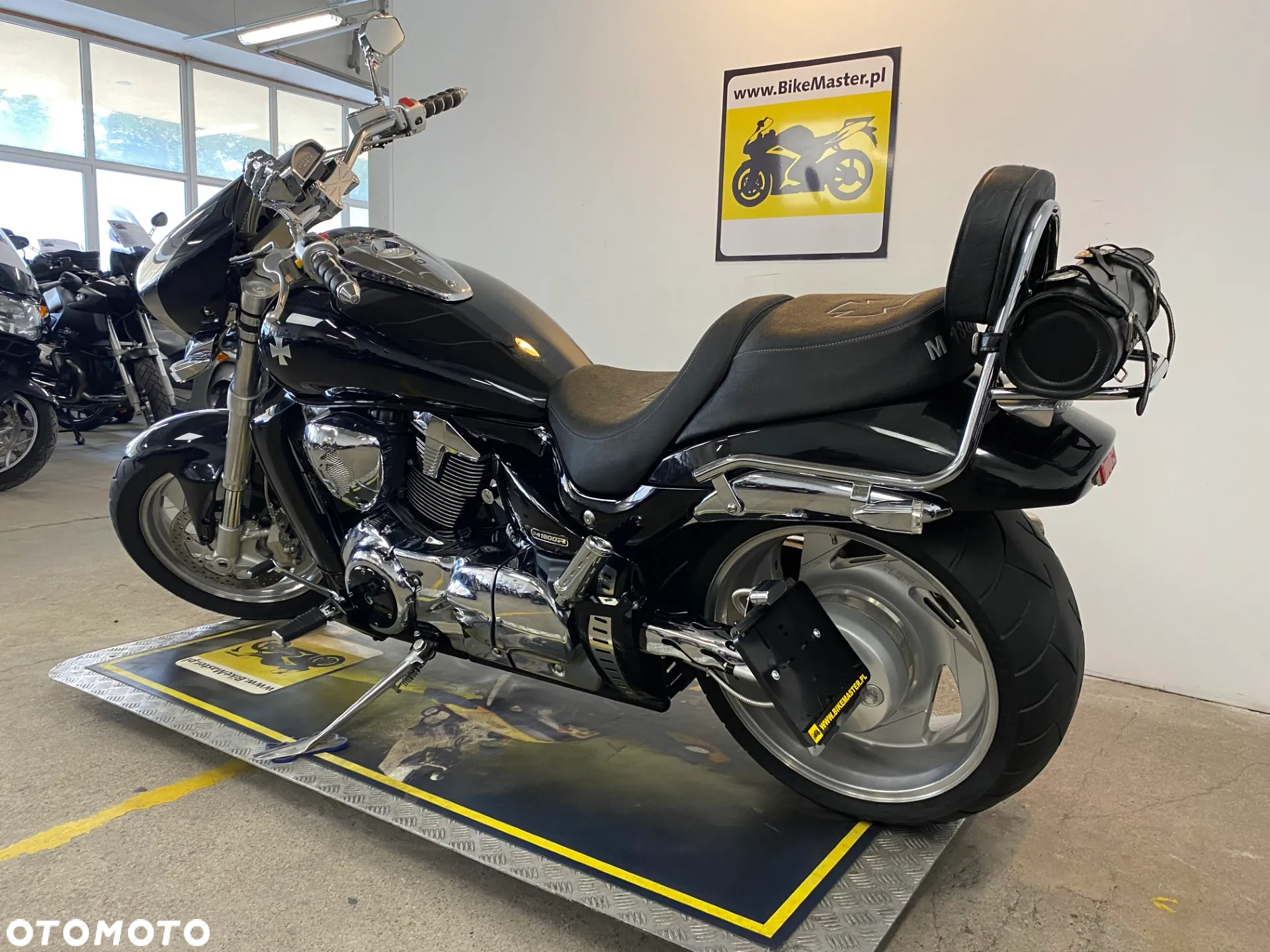 Suzuki Intruder - 6