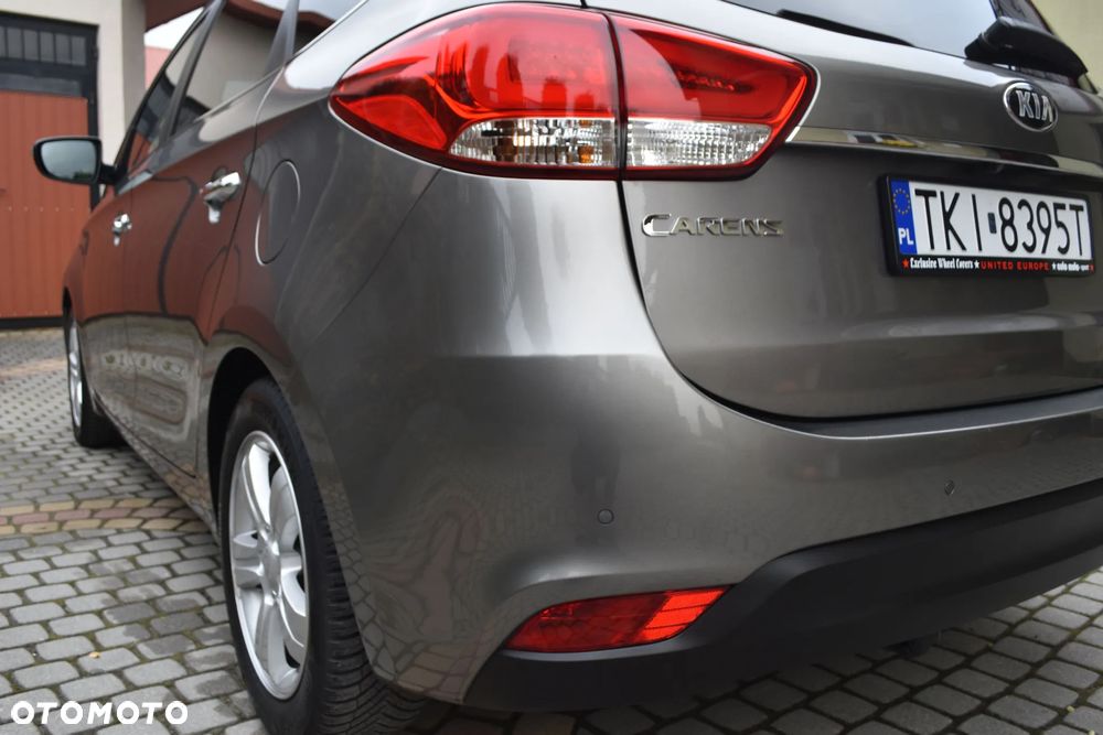 Kia Carens - 8