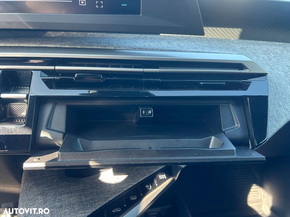 Peugeot 3008 1.2 Hybrid 145 e-DCS6 Allure - 33