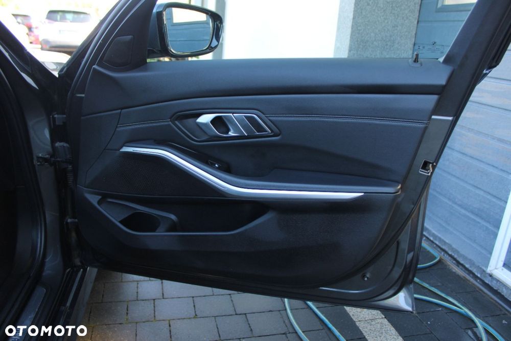 BMW Seria 3 - 25