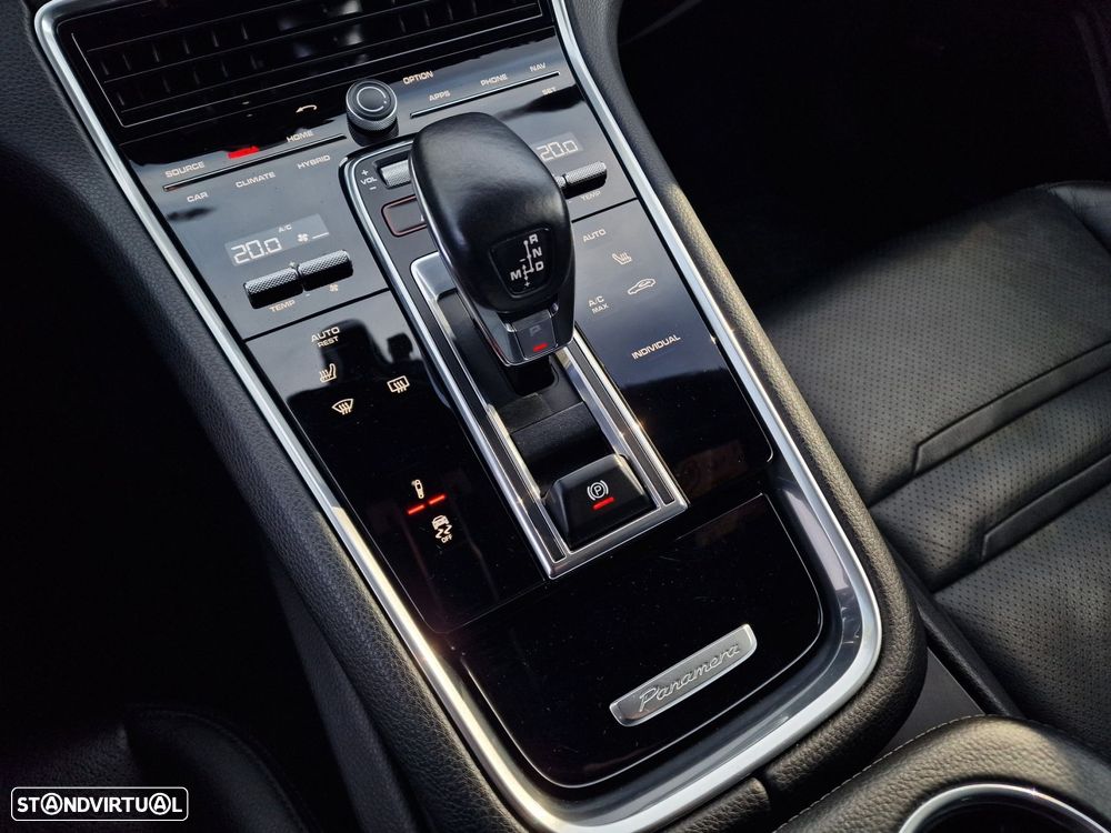 Porsche Panamera 4 E-Hybrid - 30