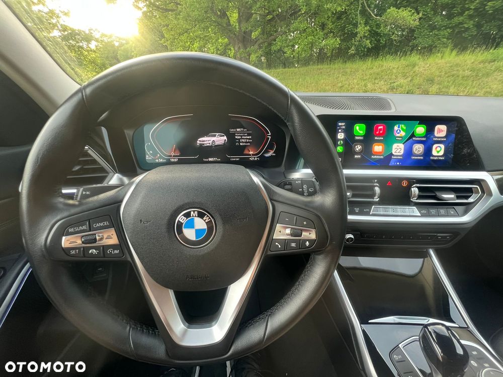 BMW Seria 3 320d mHEV - 10