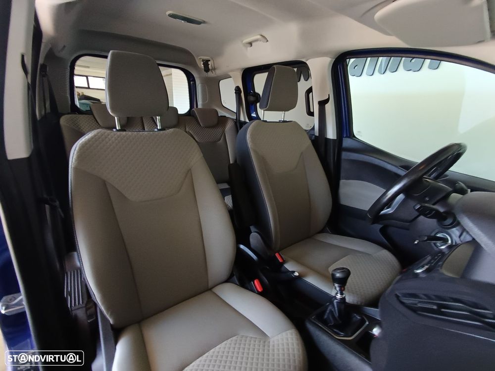 Ford Tourneo Courier 1.0 EcoBoost Titanium - 29