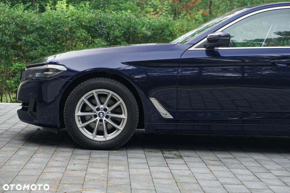 BMW Seria 5 520d xDrive MHEV - 9