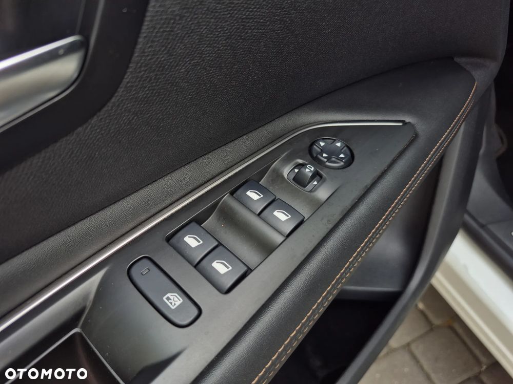 Peugeot 3008 1.6 PureTech GPF GT Line S&S EAT8 - 11