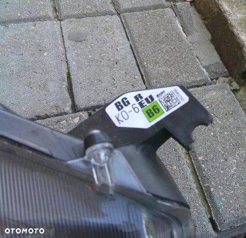 TOYOTA YARIS IV 4 SOCZEWKA PRAWA PRZEDNIA LAMPA ORYGINAŁ - 2