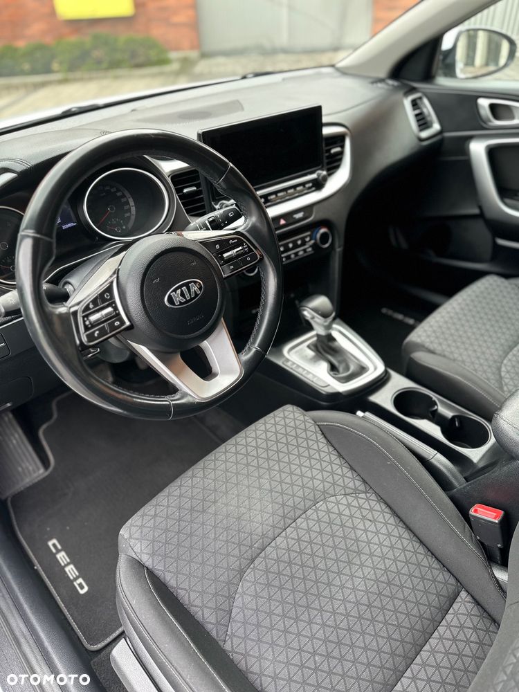 Kia Ceed 1.6 CRDi mHEV L DCT - 29