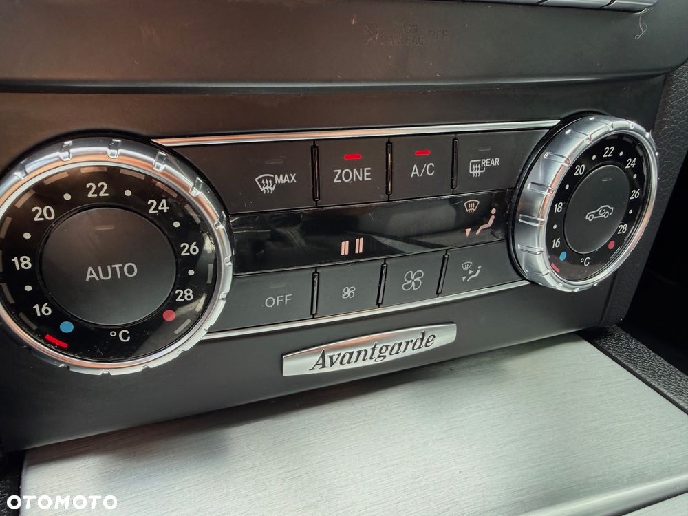 Mercedes-Benz Klasa C 180 CGI Automatik BlueEFFICIENCY Avantgarde - 10