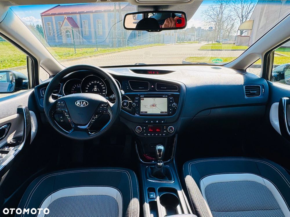 Kia Ceed 1.6 CRDi 128 ISG Platinum Edition - 12