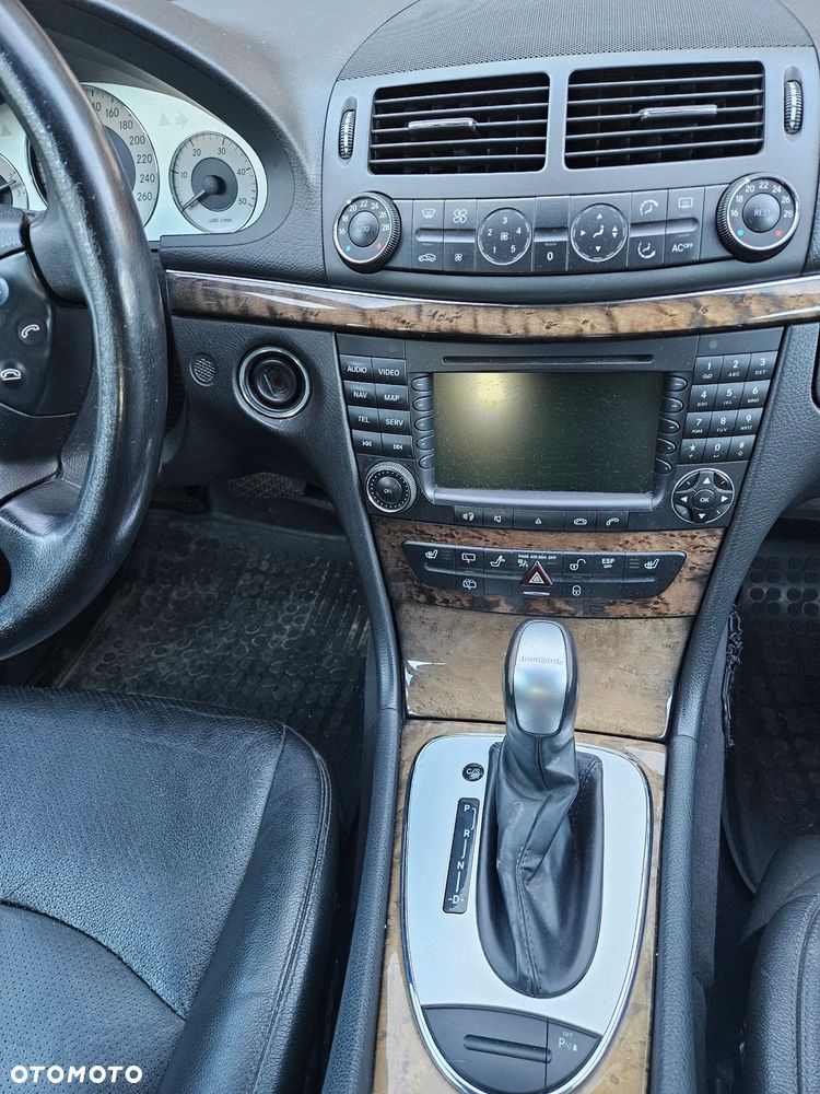 Mercedes-Benz E-Class 2005 photo 3