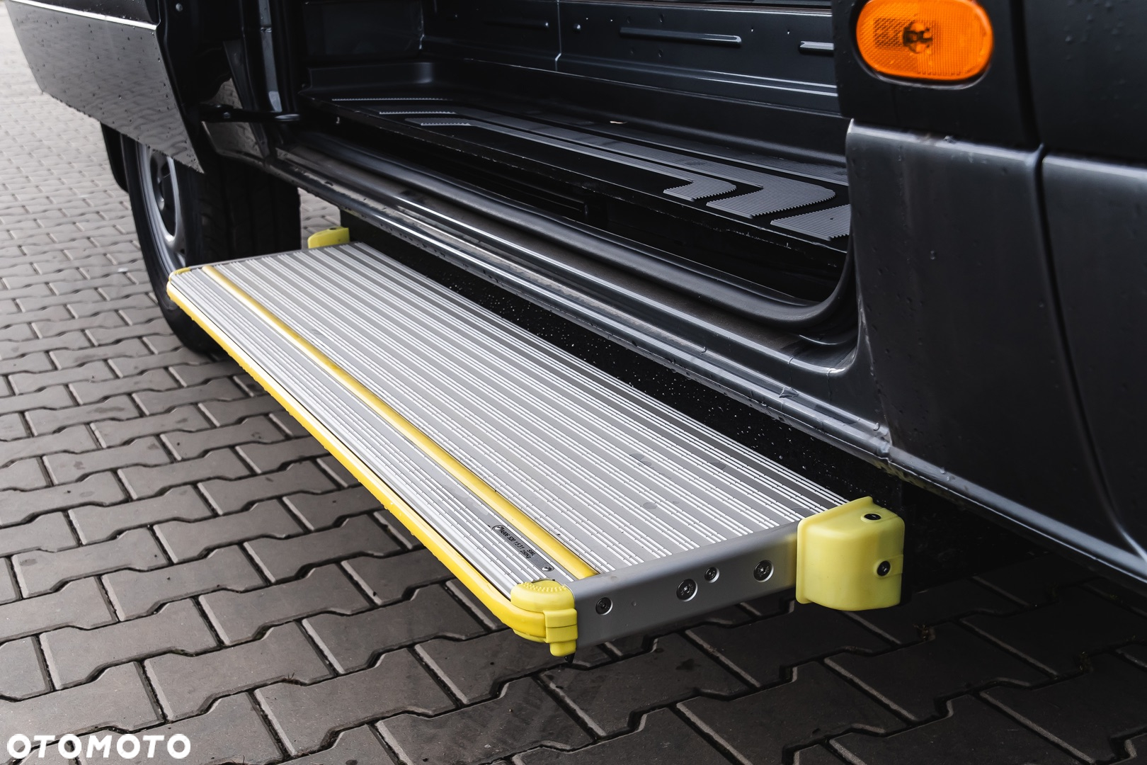 Mercedes-Benz Sprinter - 24