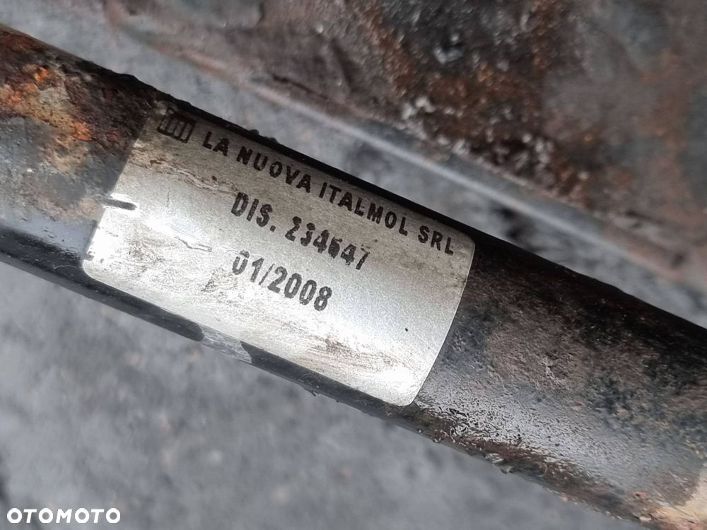 SANKI PRZEDNIE MASERATI GRANTURISMO S - 2