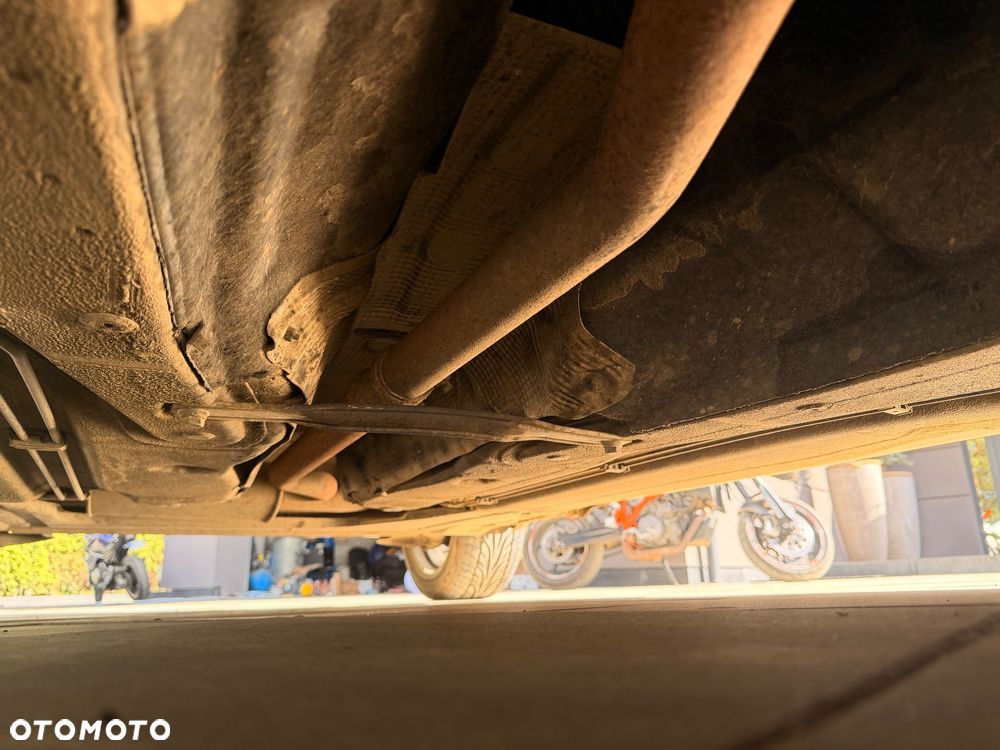 Volkswagen Passat 1.9 TDI Comfortline - 22