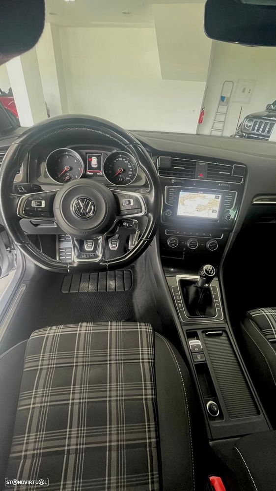 VW Golf 2.0 TDI GTD - 11