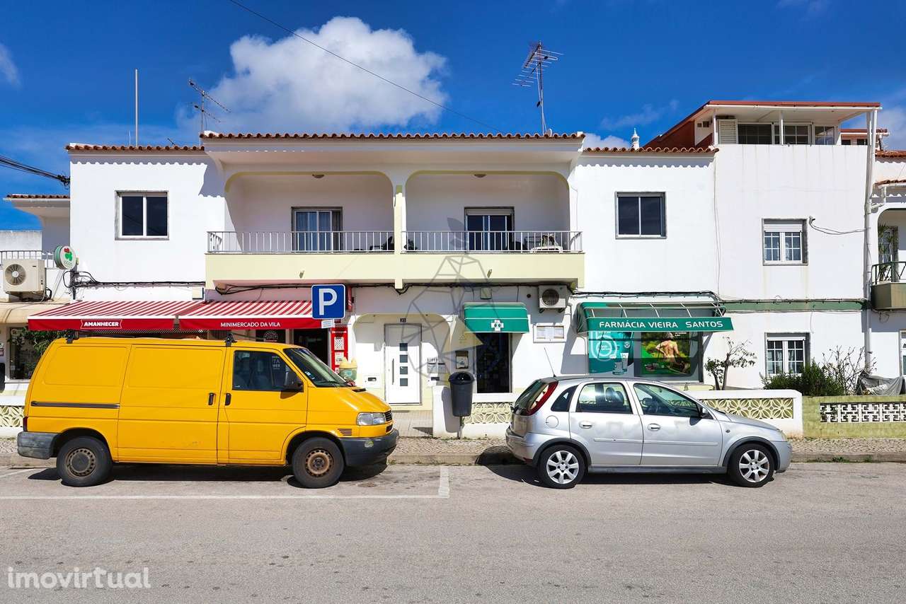 Apartamento T2 com Terraço Privativo em Zona Tranquila de Estômbar - Grande imagem: 2/43