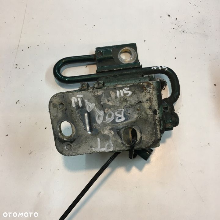 ZAWIAS DRZWI PRAWY TYŁ VW BORA SEDAN - 1