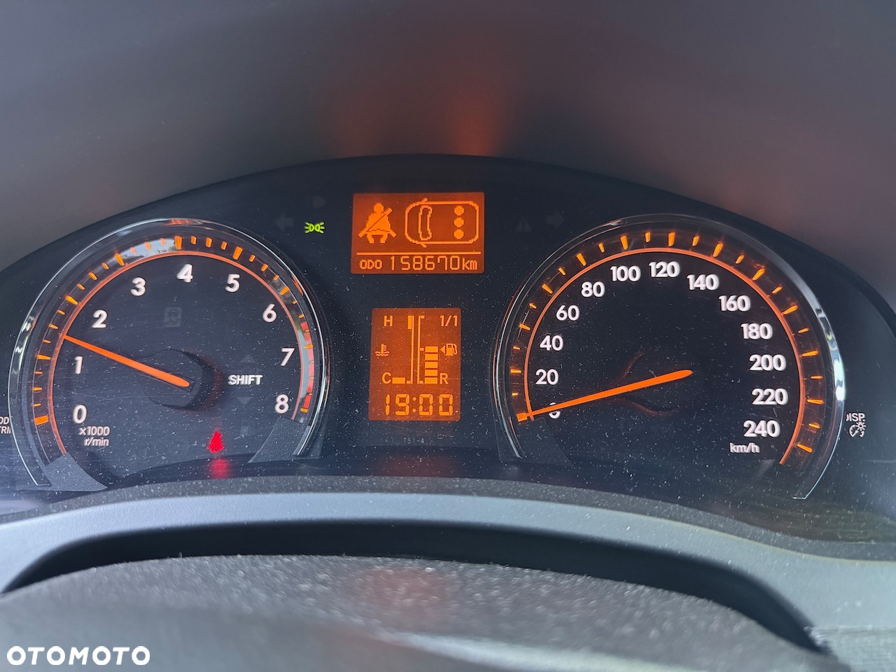 Toyota Avensis 1.8 Luna - 17