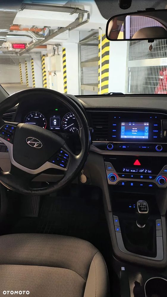 Hyundai Elantra 1.6 Comfort - 15