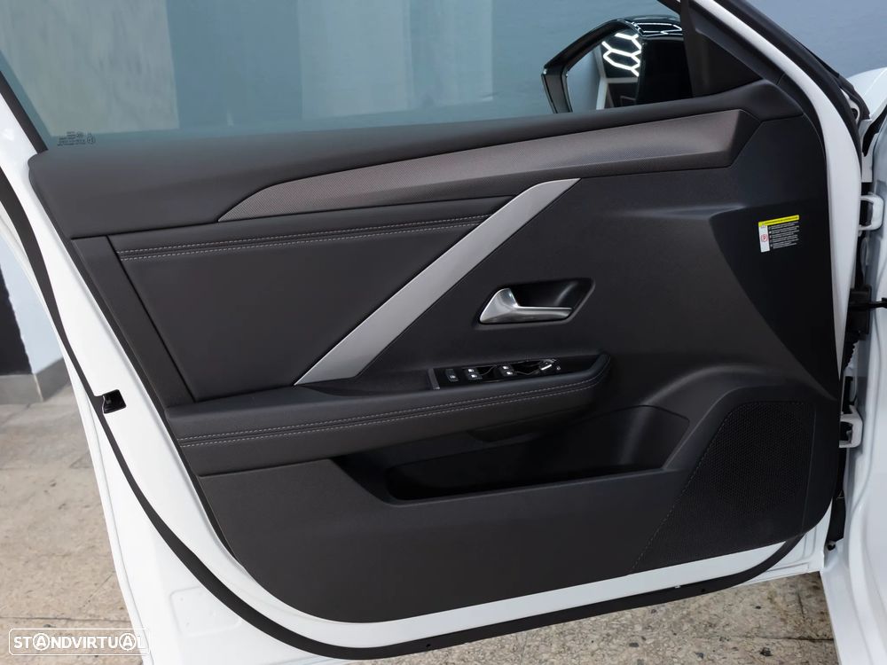 Opel Astra 1.2 T GS Aut. - 15