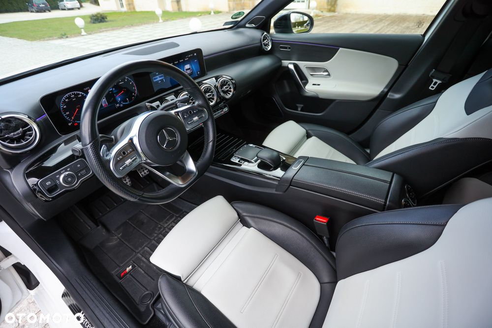 Mercedes-Benz Klasa A 250 AMG Line 7G-DCT - 25