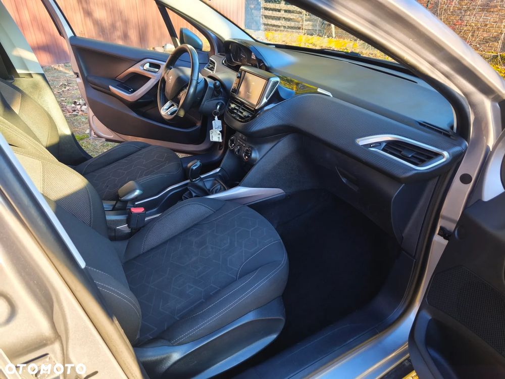 Peugeot 2008 1.6 BlueHDi Style S&S - 11