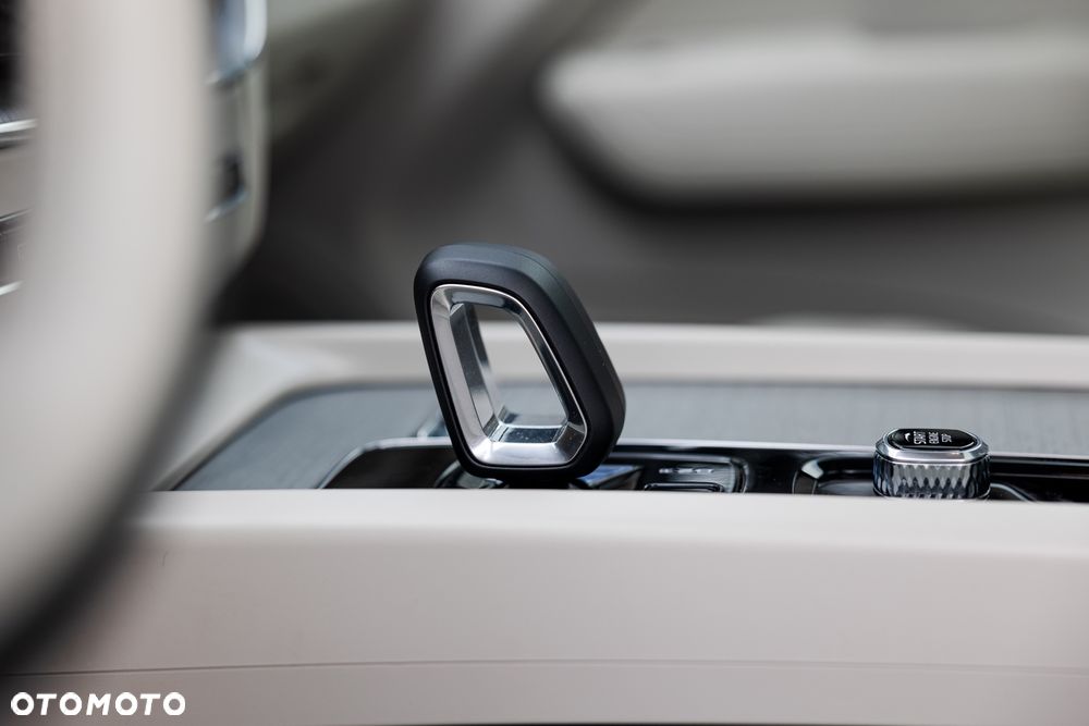 Volvo XC 60 B5 B AWD Plus Dark - 20