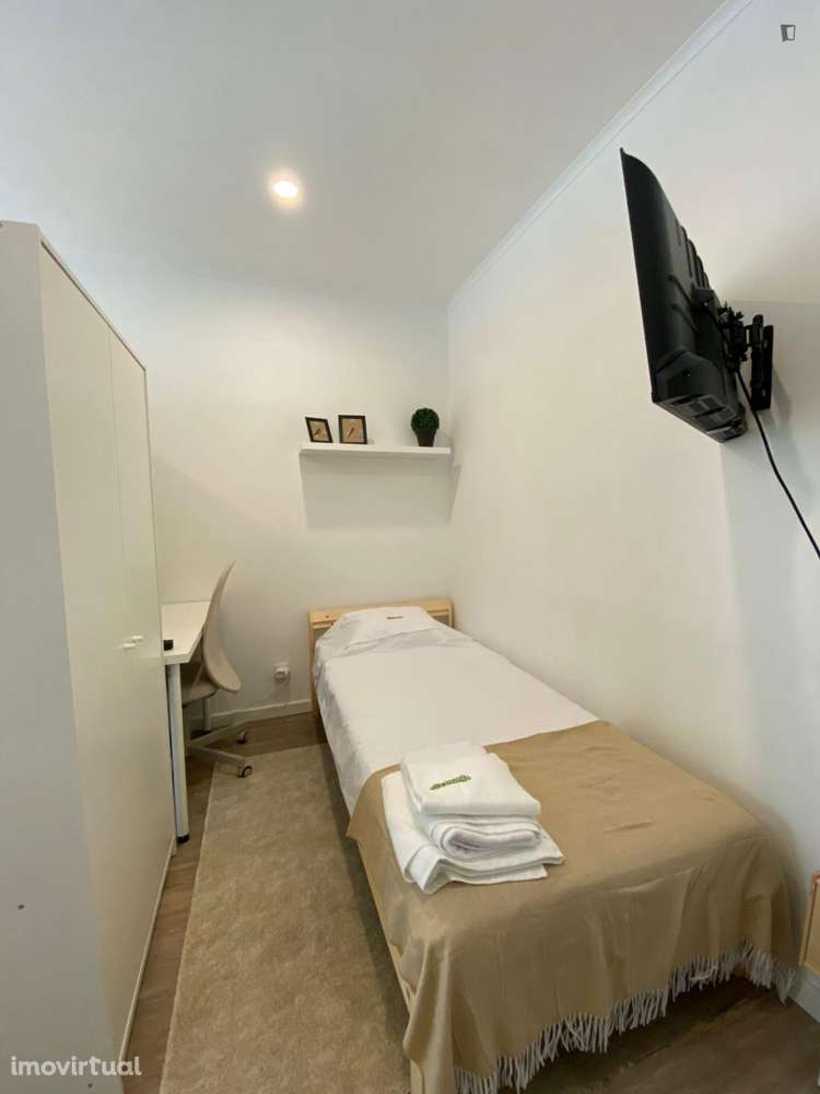 Quarto - localizado em Almada Lisbon - Grande imagem: 2/11