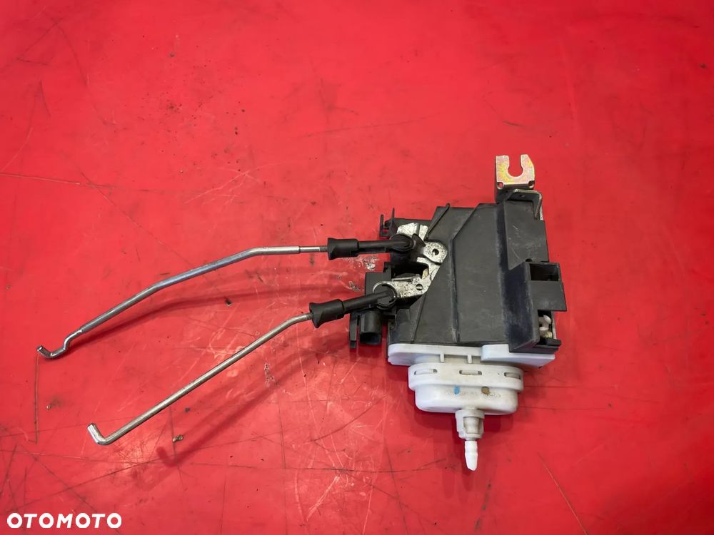 ZAMEK LEWY PRZÓD DRZWI AUDI A4 B5  8D1837015E - 2