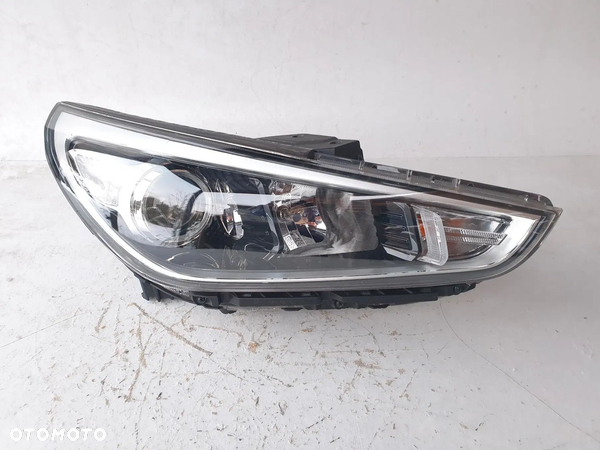 92102-G4020 Hyundai I30 III Lampa Prawa