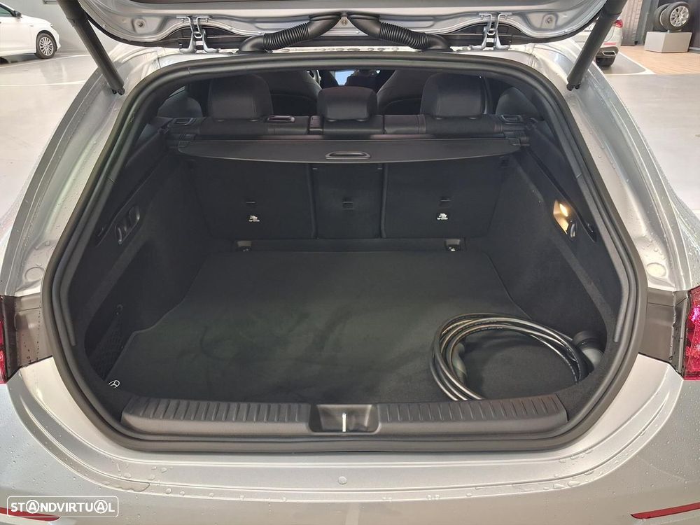 Mercedes-Benz CLA 250+ EQ Shooting Brake - 13