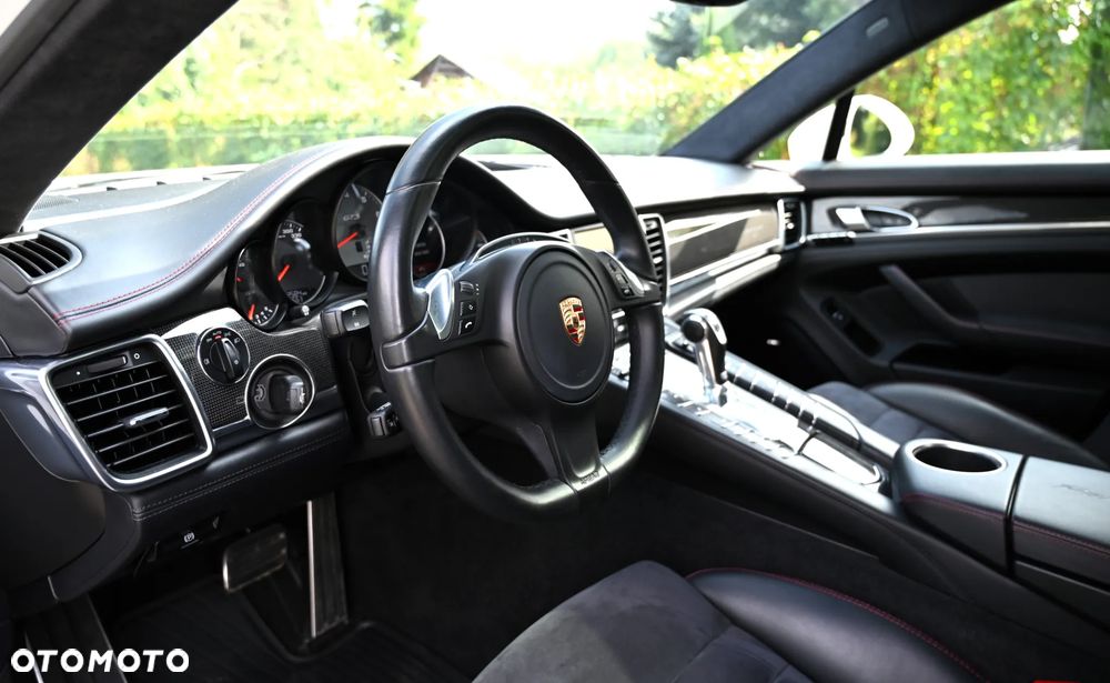 Porsche Panamera GTS PDK - 19