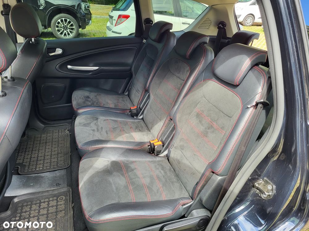 Ford S-Max - 13