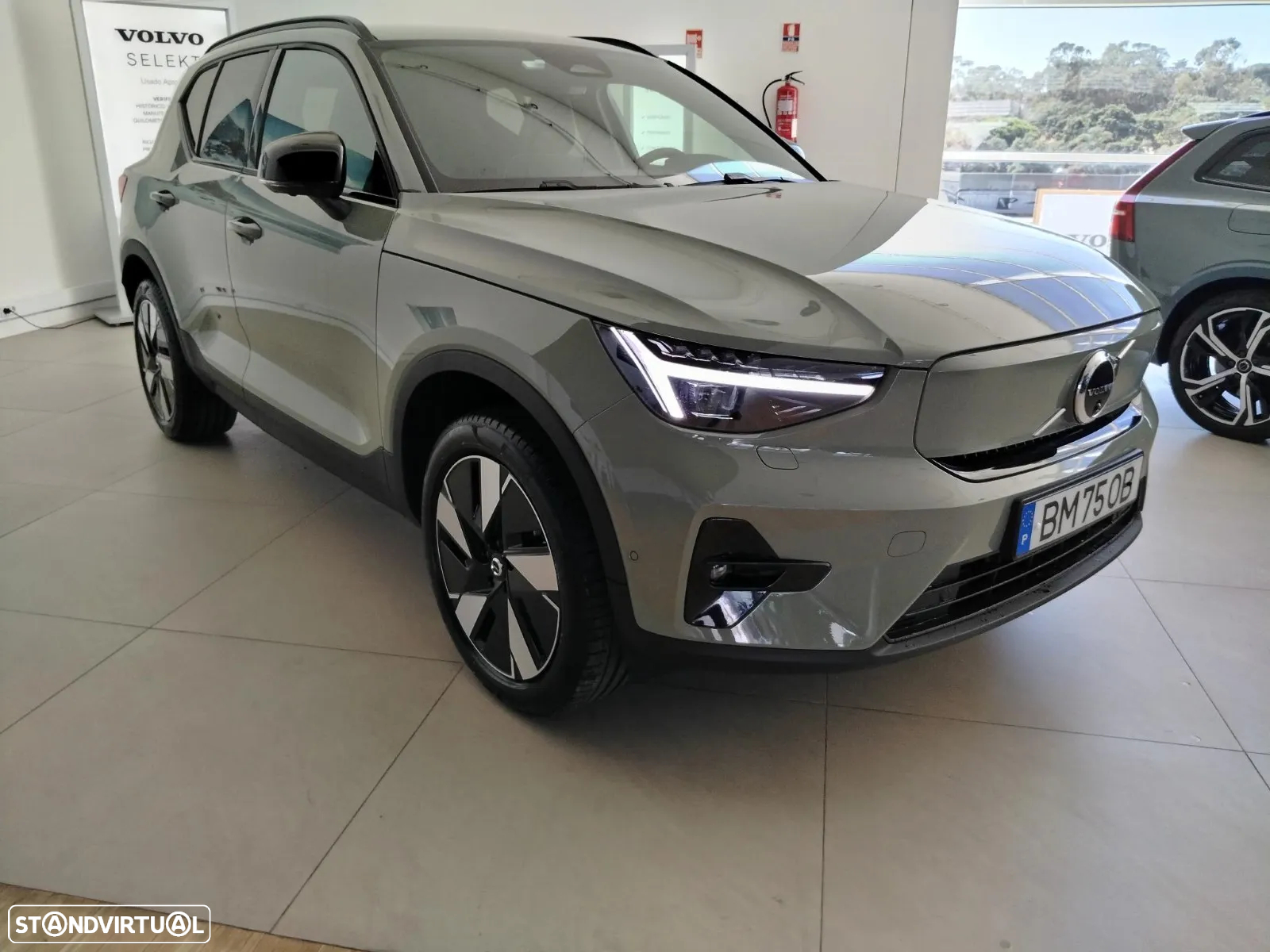 Volvo EX40 82 kWh Single Motor Extended Range Plus - 17