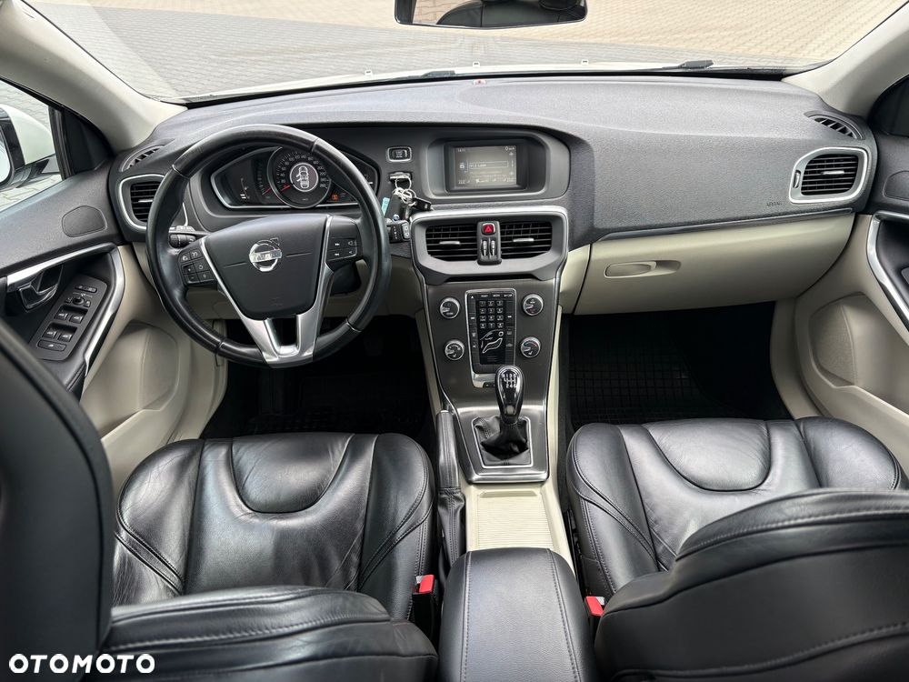 Volvo V40 D2 Summum - 22