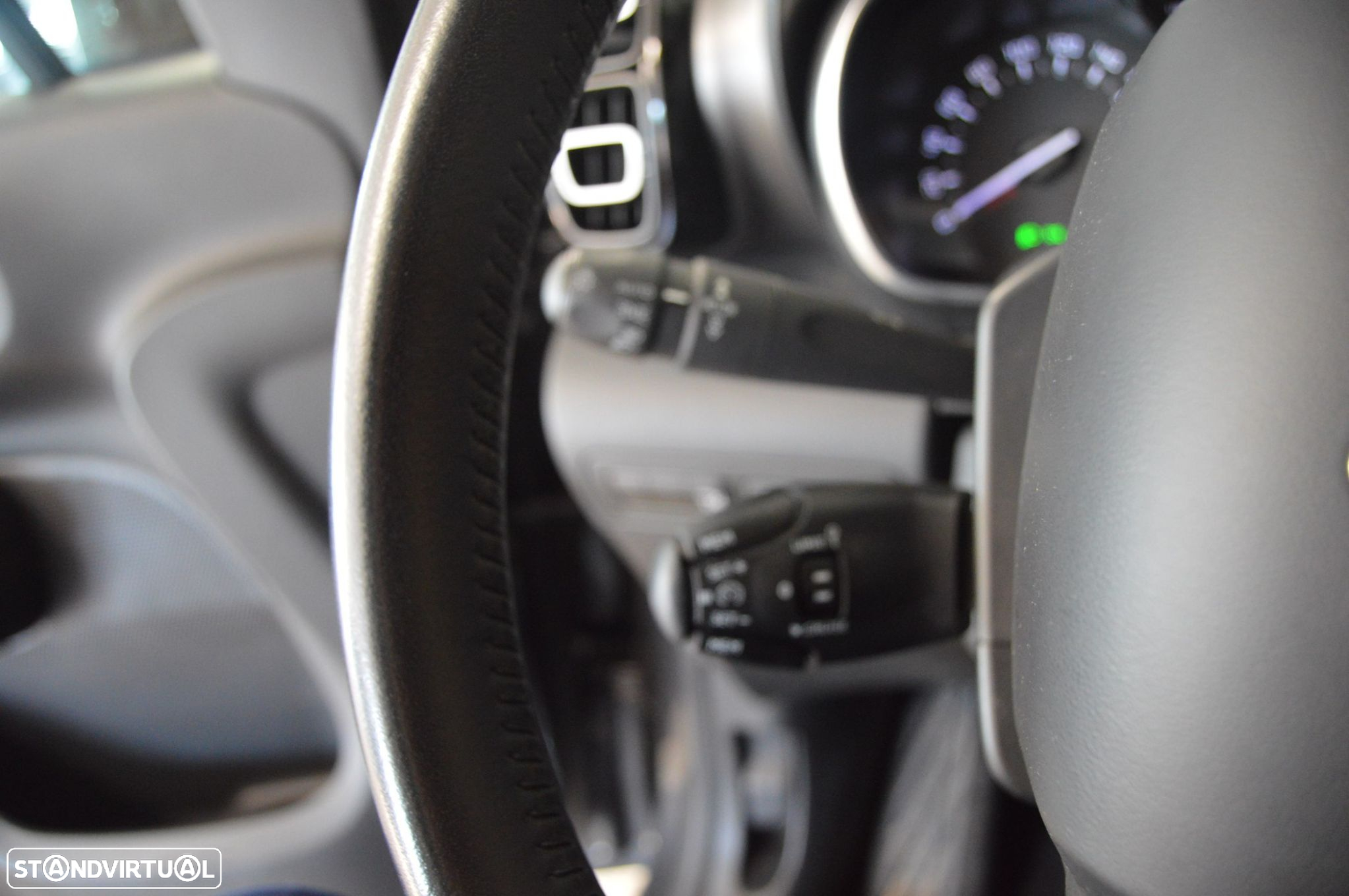 Citroën C3 Aircross 1.5 BlueHDi Shine EAT6 S&S - 32