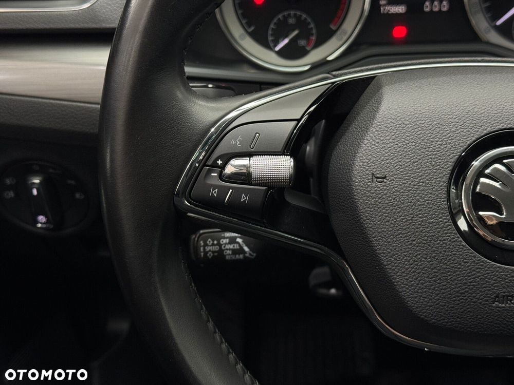 Skoda Superb 2.0 TDI SCR Style DSG - 23